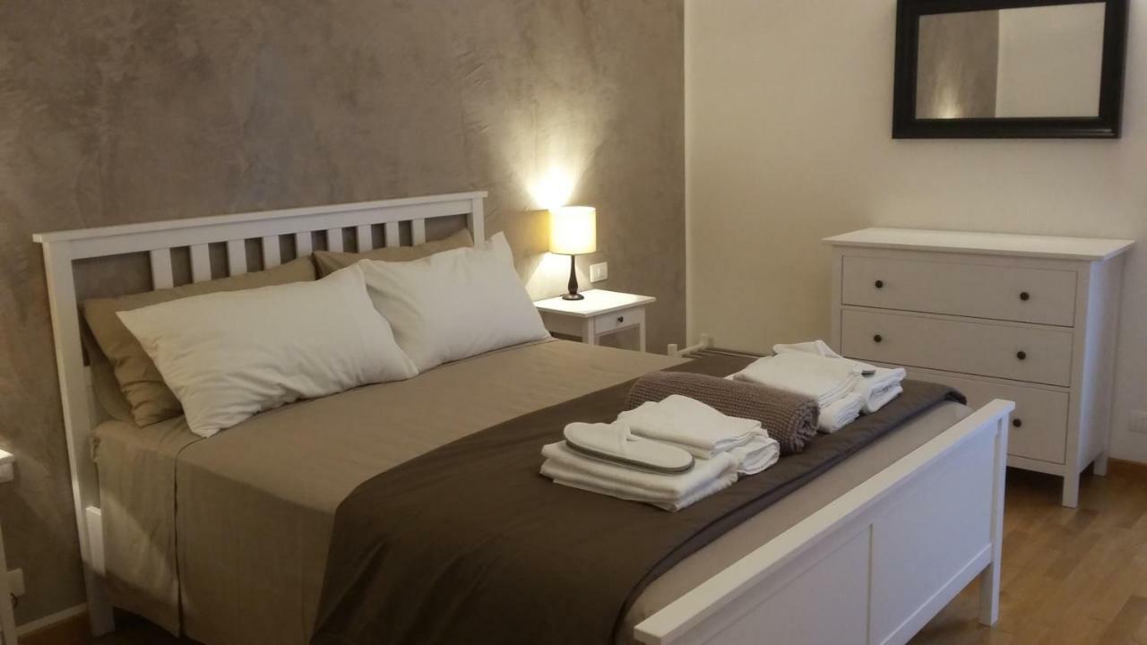 Residenza Leon Bed & Breakfast Castelnuovo del Garda Exterior photo